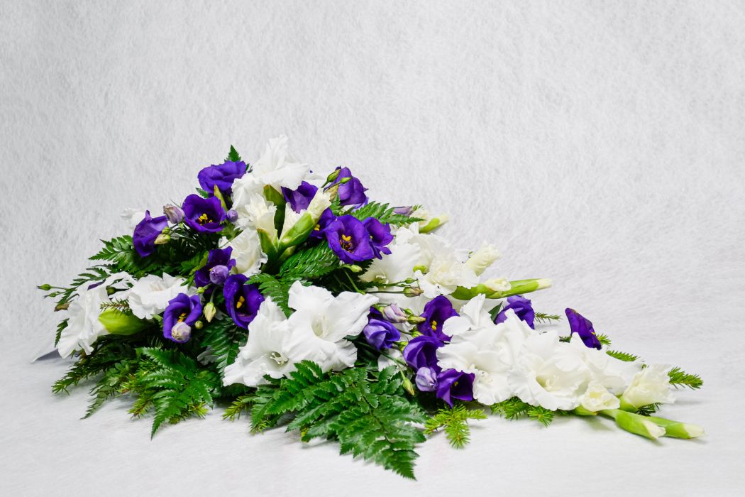 01. Kukkalaite valkoinen gladiolus ja sininen eustoma